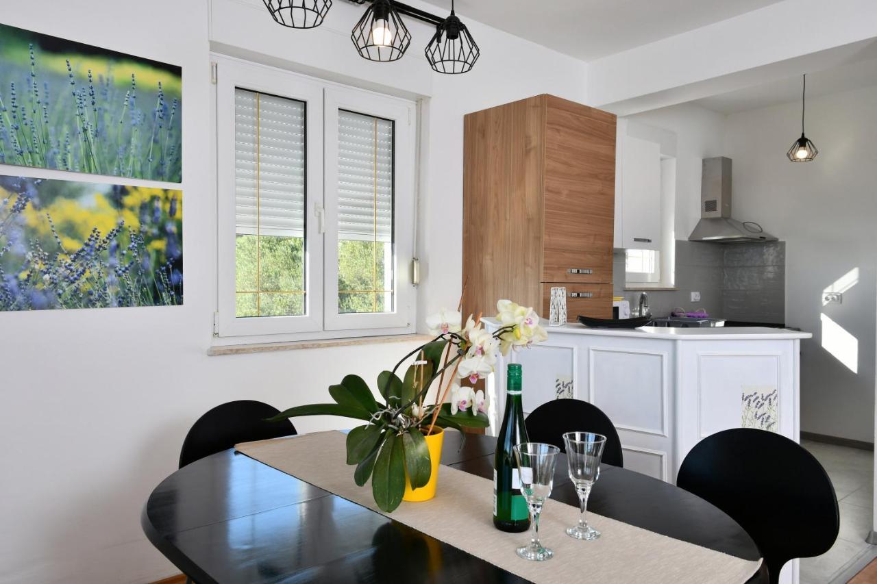 Apartments Novotny Banjol Екстериор снимка