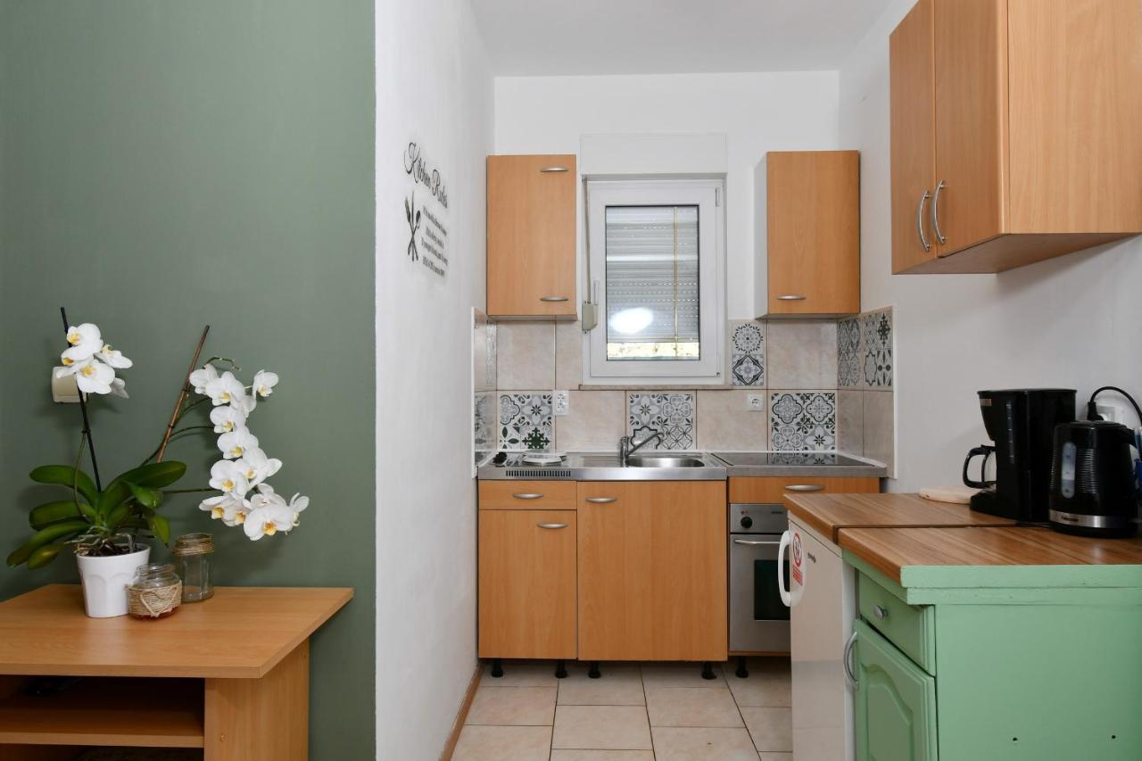 Apartments Novotny Banjol Екстериор снимка