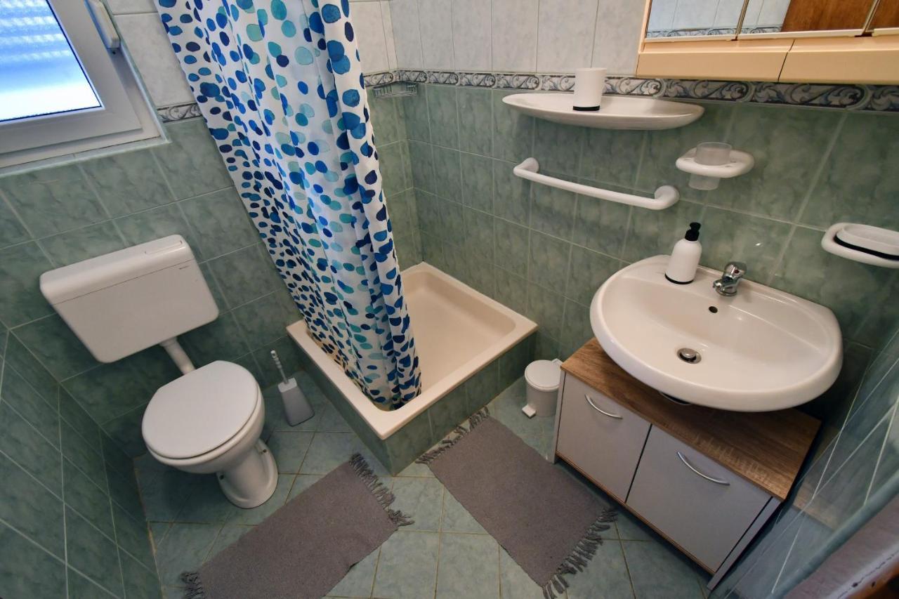 Apartments Novotny Banjol Екстериор снимка