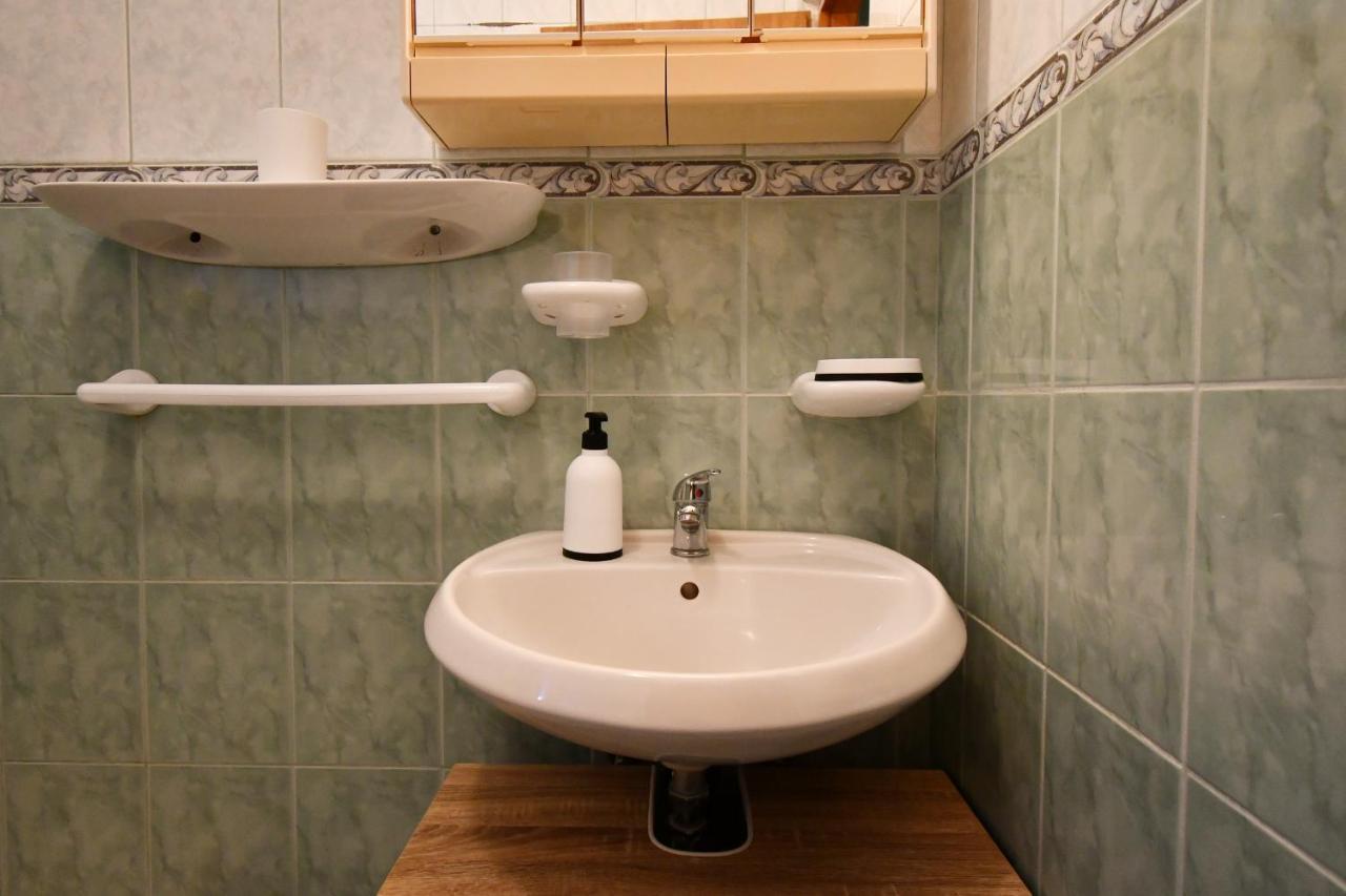 Apartments Novotny Banjol Екстериор снимка