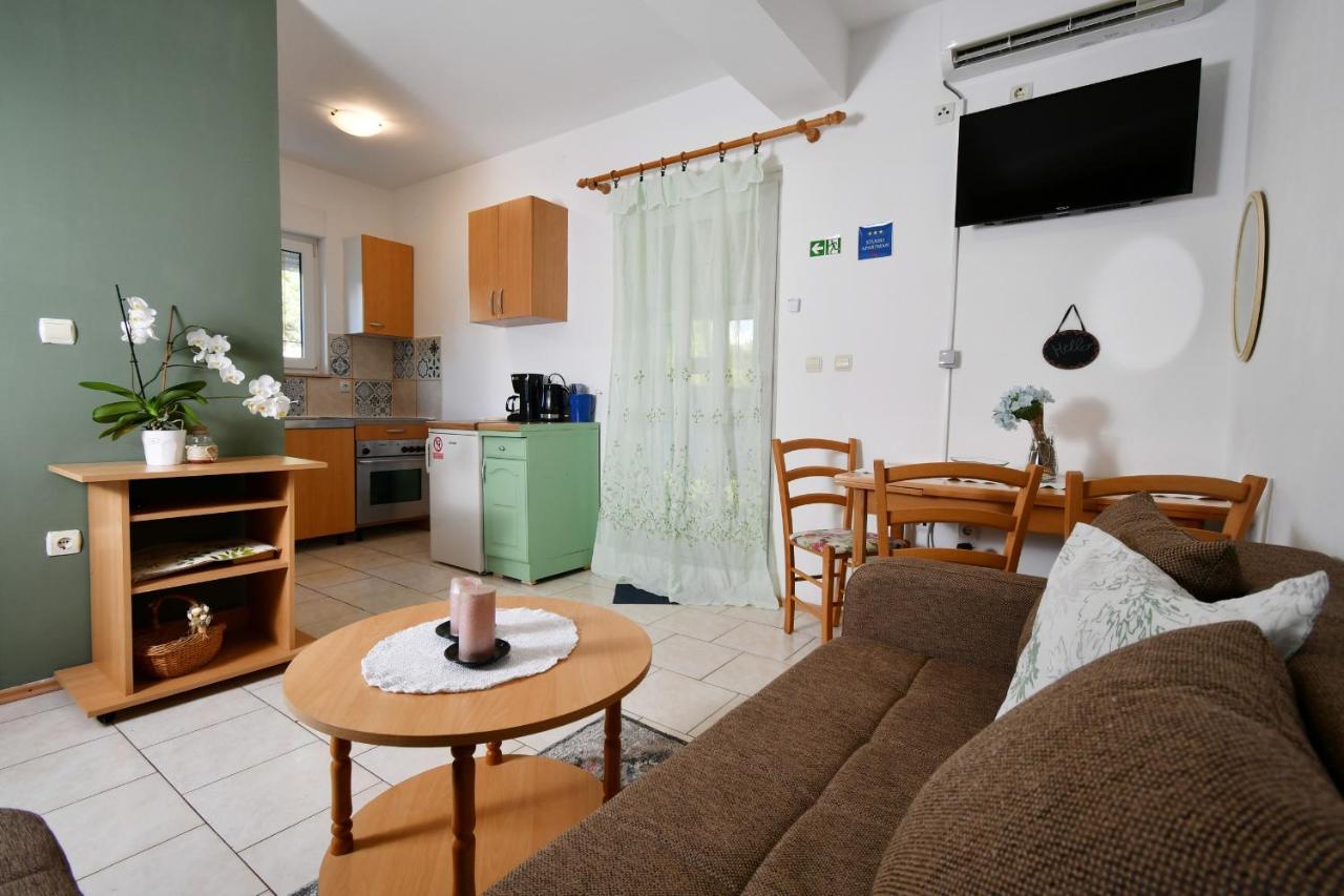 Apartments Novotny Banjol Екстериор снимка
